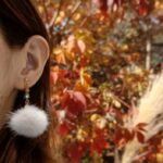 【秋のシックな装いに】アイボリーカラーのファーが可愛さを  ファー　¥3300